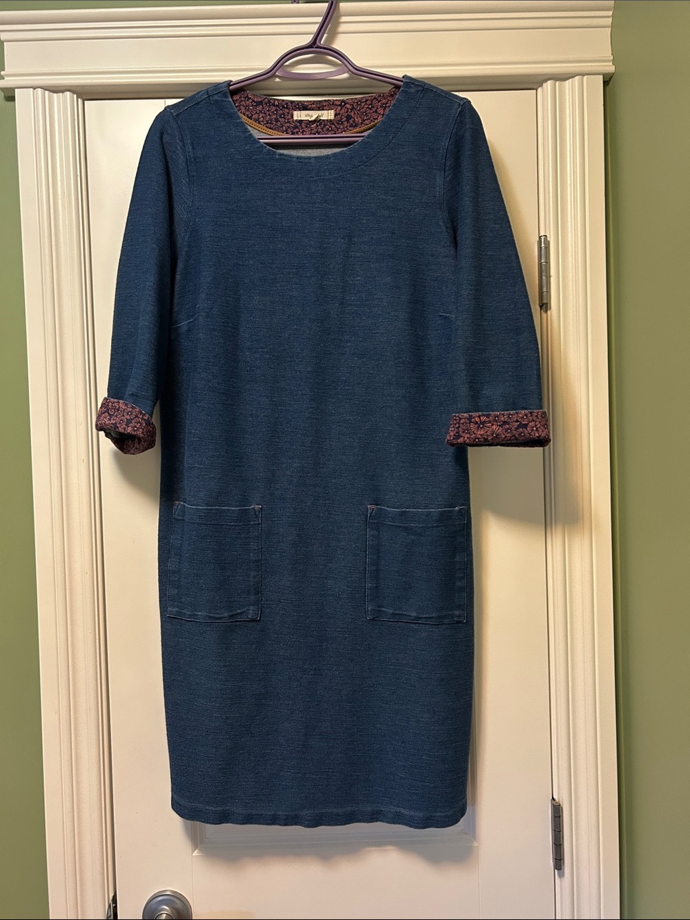 Casual Indigo Midi Shift Dress with Printed Cuff